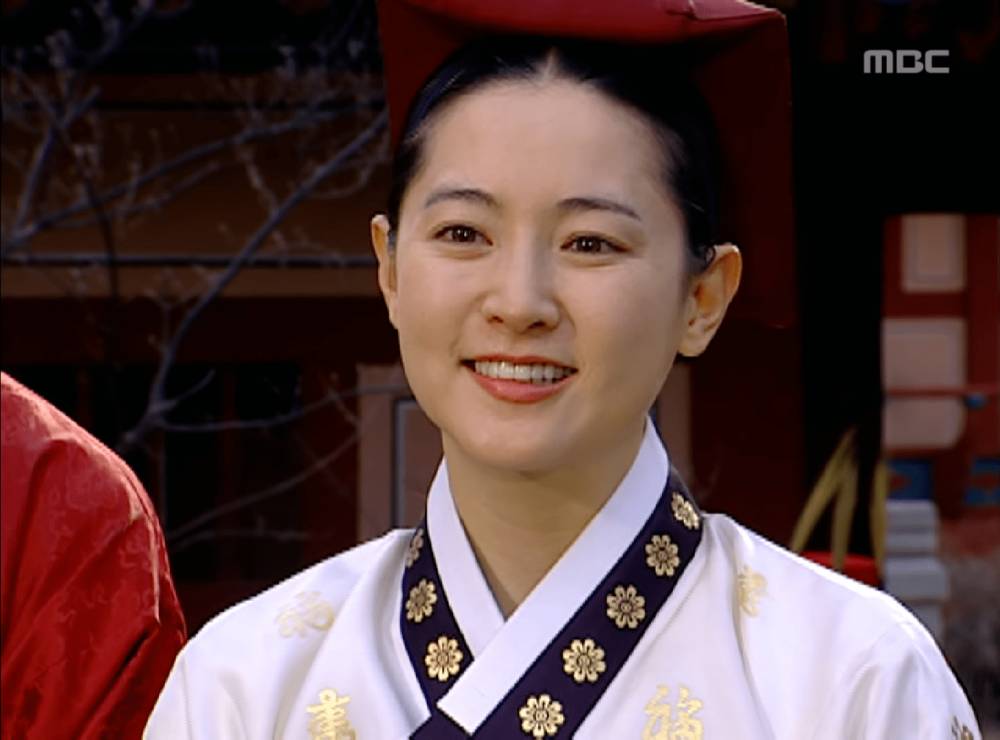 Lee Young Ae di drama Dae Jang Geum (youtube.com/옛드 : MBC 레전드 드라마)