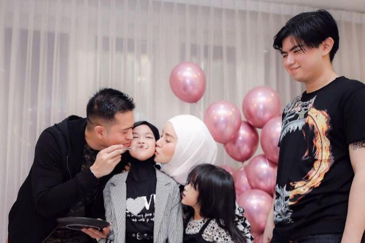 10 Potret Olla Ramlan Rayakan Ultah ke-8 Anak, Akur Sama Mantan Suami