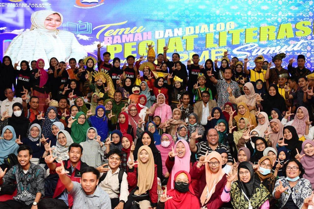Ketua Gerakan Pemasyarakatan Minat Baca (GPMB) Sumatera Utara (Sumut) Nawal Lubis mengumpulkan komunitas dan penggiat literasi di Sumut.