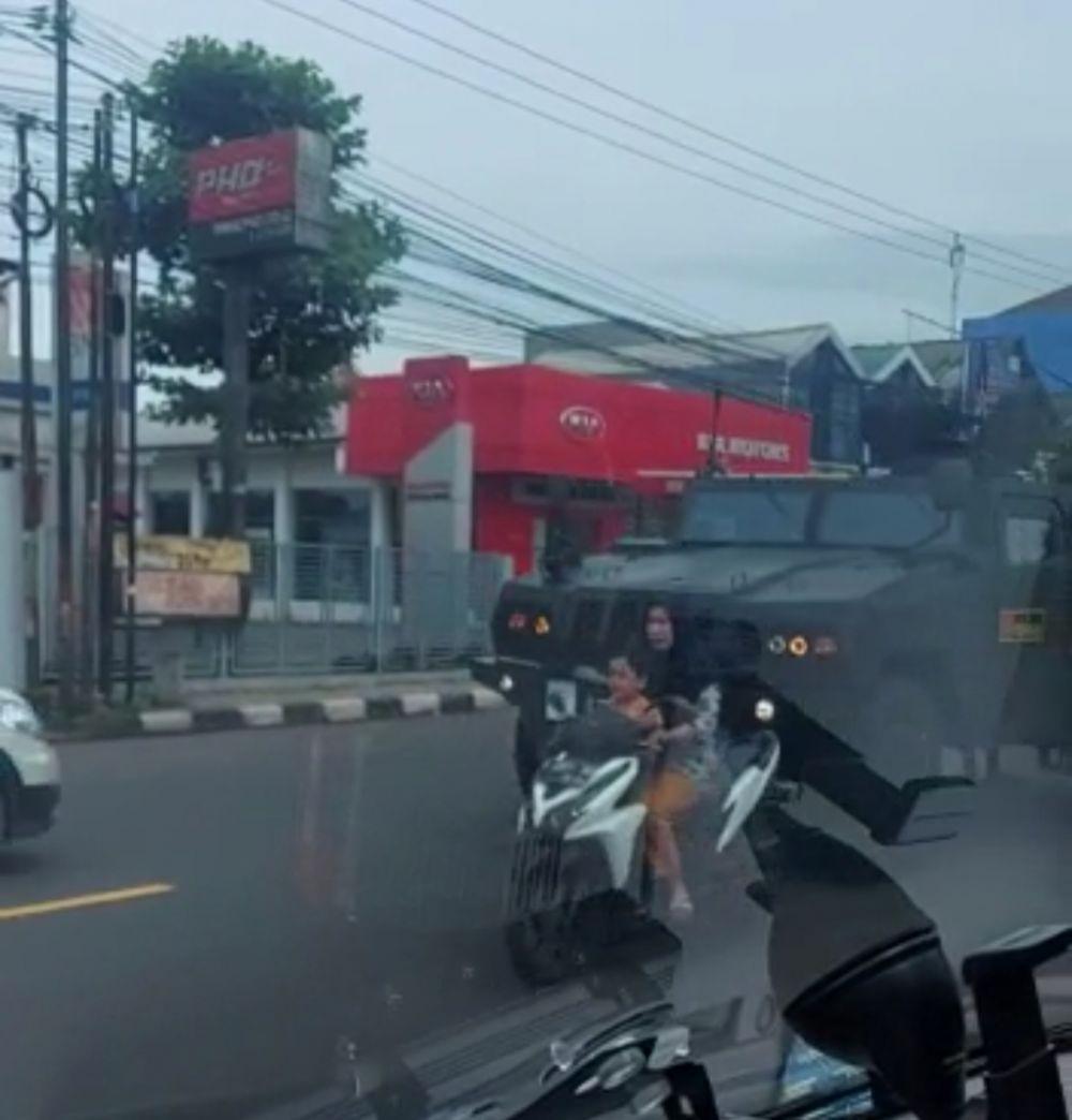 Viral! Kendaraan Rantis Kostrad Senggol Pemotor Perempuan hingga Tewas