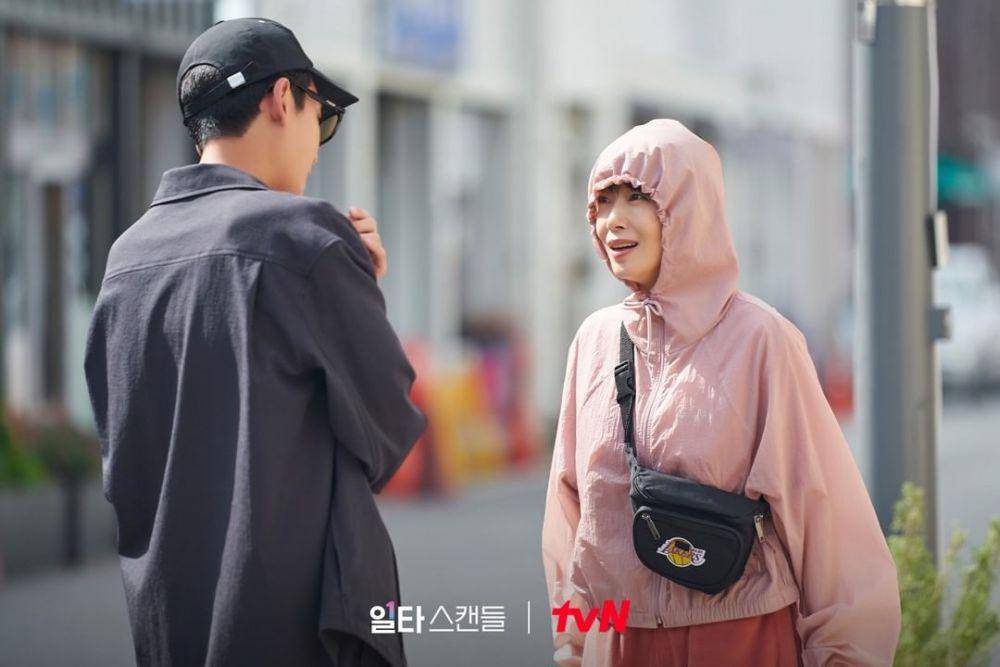 Choi Chi Yeol (Jung Kyung Ho) dan Nam Haeng Seon (Jeon Do Yeon) di drakor Crash Course in Romance (instagram.com/tvn_drama)