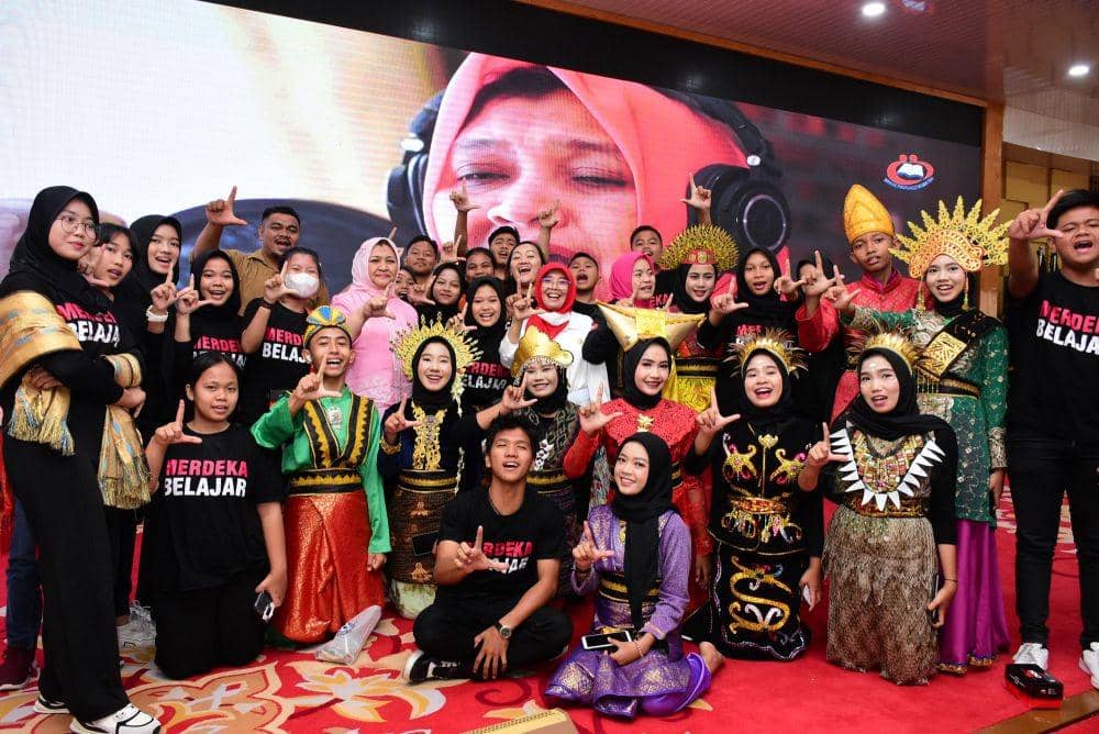 Ketua Gerakan Pemasyarakatan Minat Baca (GPMB) Sumatera Utara (Sumut) Nawal Lubis mengumpulkan komunitas dan penggiat literasi di Sumut.