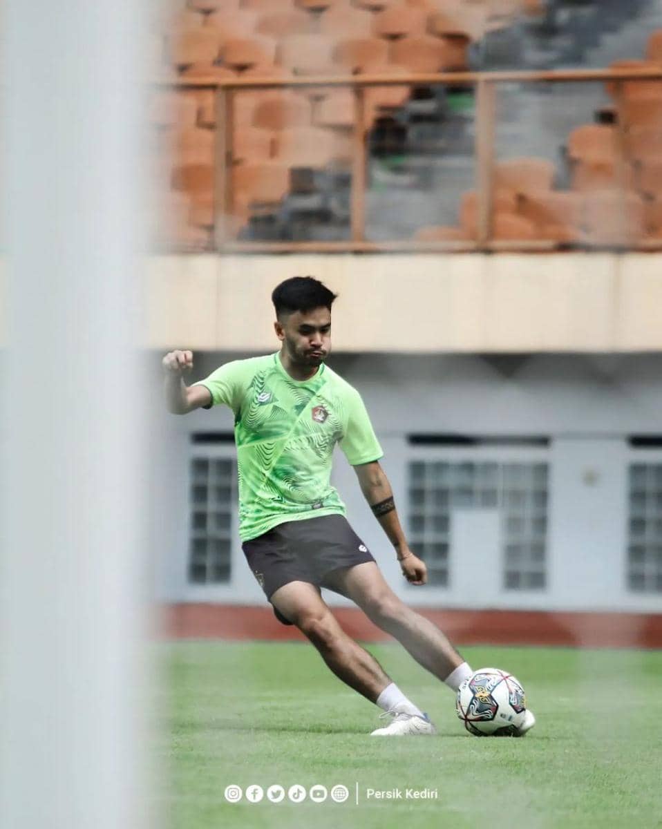 Pemain Persik Kediri saat berlatih. Instagram.com/ persikfcofficial