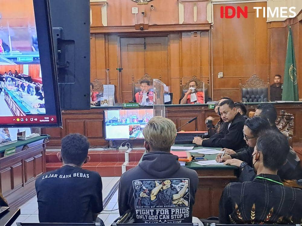 Dua Aremania Nangis saat Jadi Saksi, Teringat Tragedi dan Gas Air Mata