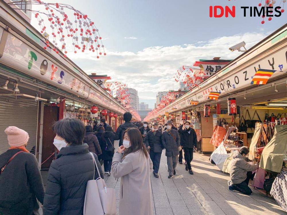 Nakamise-dōri di Asakusa, Jepang (dok. IDN Times/Naufal Al Rahman)