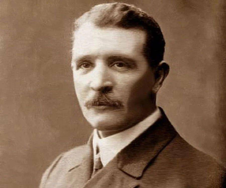 William Master Murdoch tokoh yang paling kontroversial di Titanic. (https://www.thefamouspeople.com/)