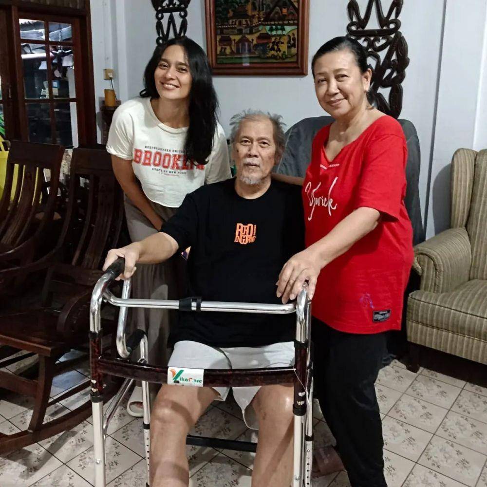 Kenangan Ratna Riantiarno dan sang suami, Nano Riantiarno (Instagram.com/ratnariantiarno/)