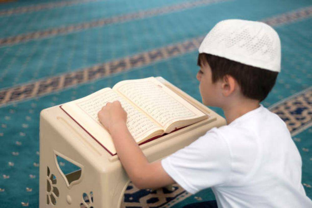 anak belajar Al-Qur'an (pixabay.com/Miracsaglam)