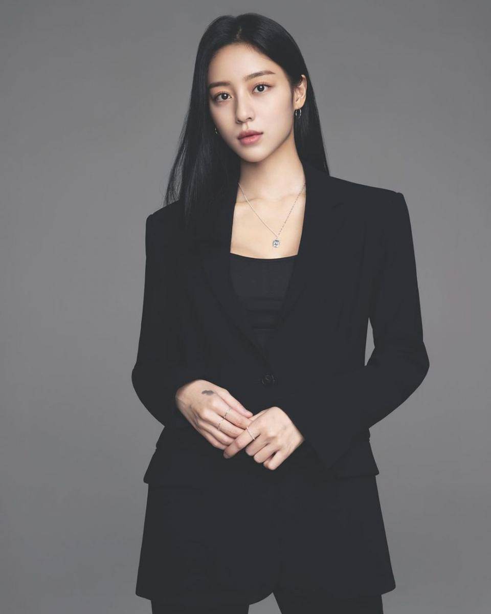 Kang Min Ah (instagram.com/minah320_97)
