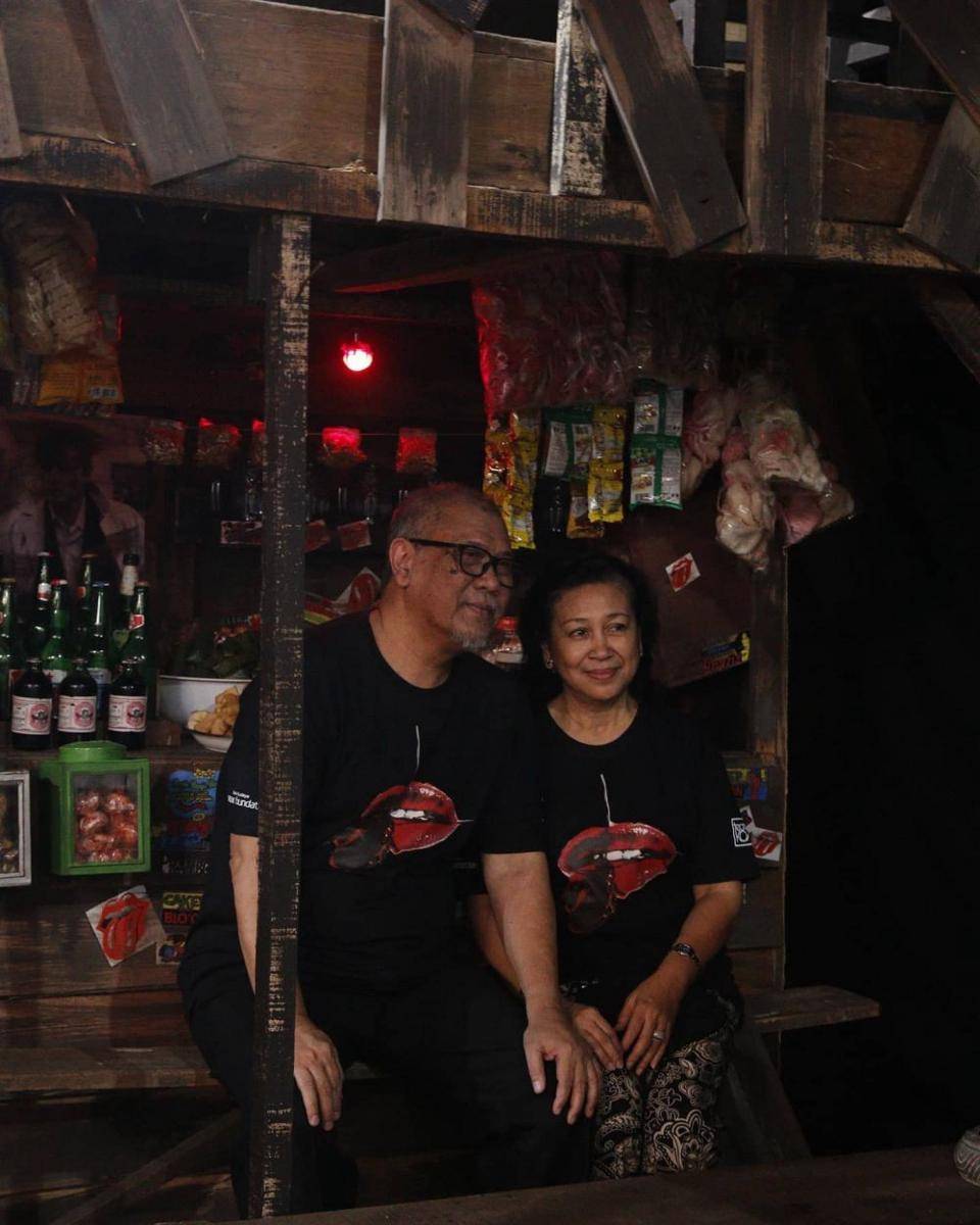 Kenangan Ratna Riantiarno dan sang suami, Nano Riantiarno (Instagram.com/nanoriantiarno/)