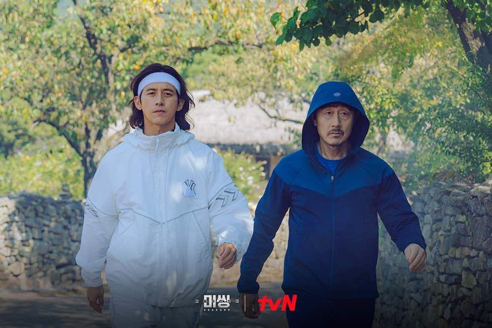 10 Potret Kompak Go Soo dan Heo Joon Ho di Missing: The Other Side 2