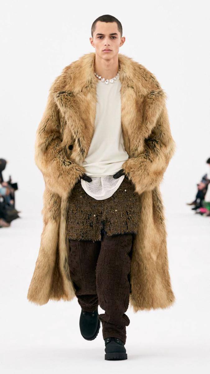 Koleksi Fashion Pria dari Givenchy di Paris Fashion Week Fall/Winter 2023 (Instagram.com/givenchy)