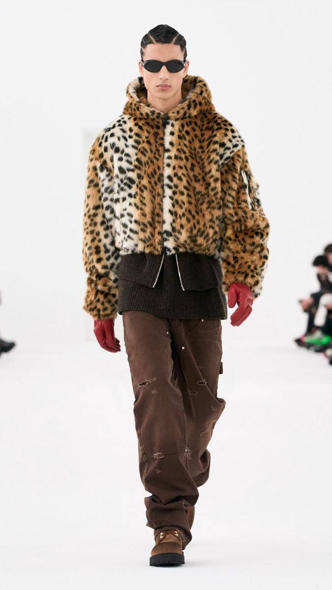 Koleksi Fashion Pria dari Givenchy di Paris Fashion Week Fall/Winter 2023 (Instagram.com/givenchy)
