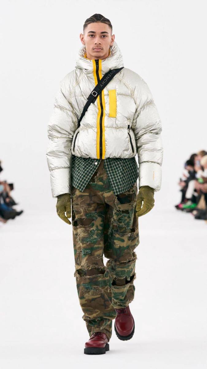 Koleksi Fashion Pria dari Givenchy di Paris Fashion Week Fall/Winter 2023 (Instagram.com/givenchy)