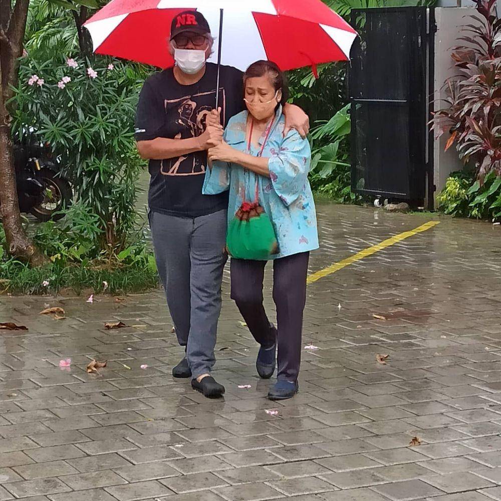 Kenangan Ratna Riantiarno dan sang suami, Nano Riantiarno (Instagram.com/nanoriantiarno/)