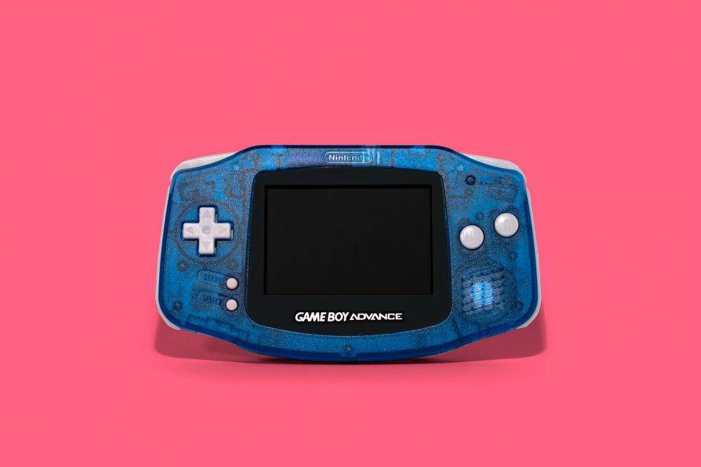 ilustrasi Game Boy Advance, konsol handheld buatan Nintendo (unsplash.com/Batu Gezer)