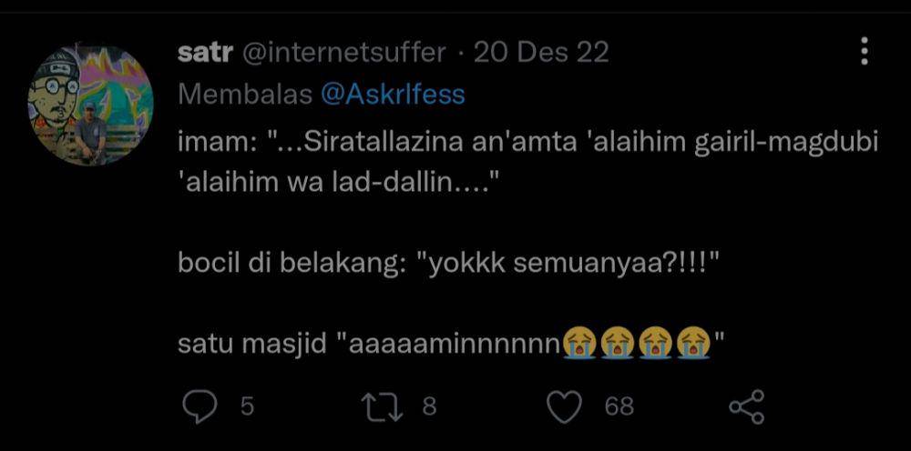 kejadian lucu saat salat (twitter.com/internetsuffer)