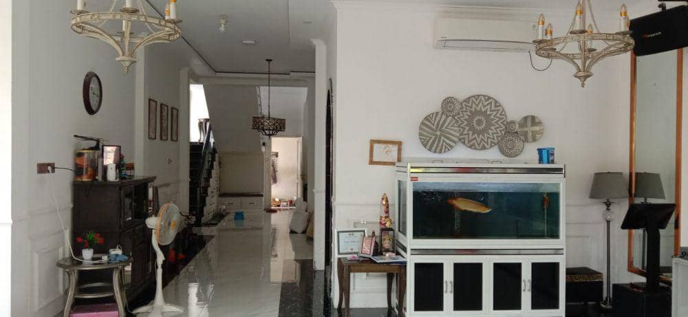 Rumah Ketua DPRD Jatim Kusnadi di Desa Puter, Kecamatan Kembambahu, Kabupaten Lamongan digeledah KPK. IDN Times/Imron