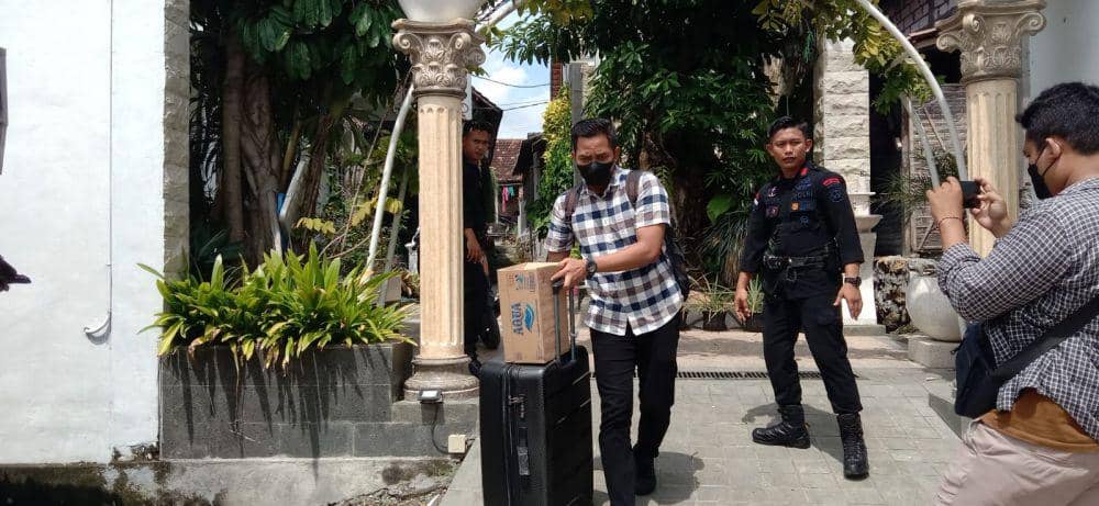 Rumah Ketua DPRD Jatim Kusnadi di Desa Puter, Kecamatan Kembambahu, Kabupaten Lamongan digeledah KPK. IDN Times/Imron