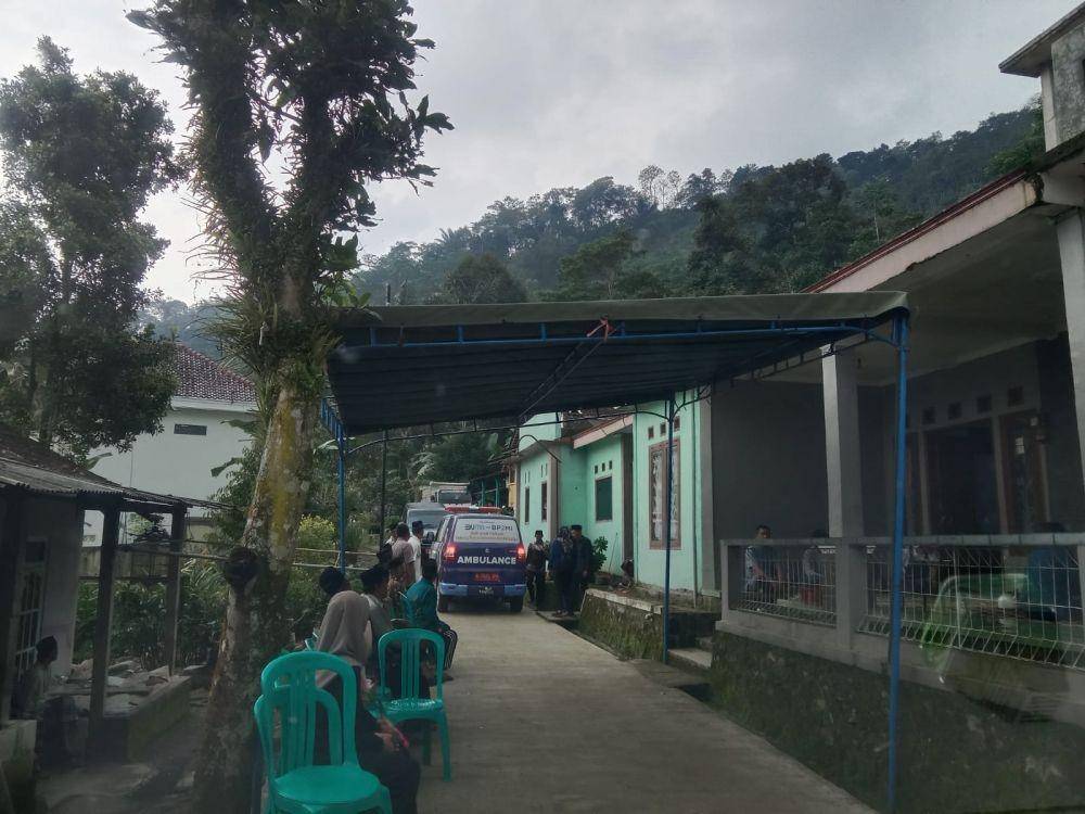 Suasana rumah duka di Desa Medono Boja Kabupaten Kendal ketika jenazah Fitri tiba Jumat (20/1/2023) (Dok. Disnakertrans Jateng)