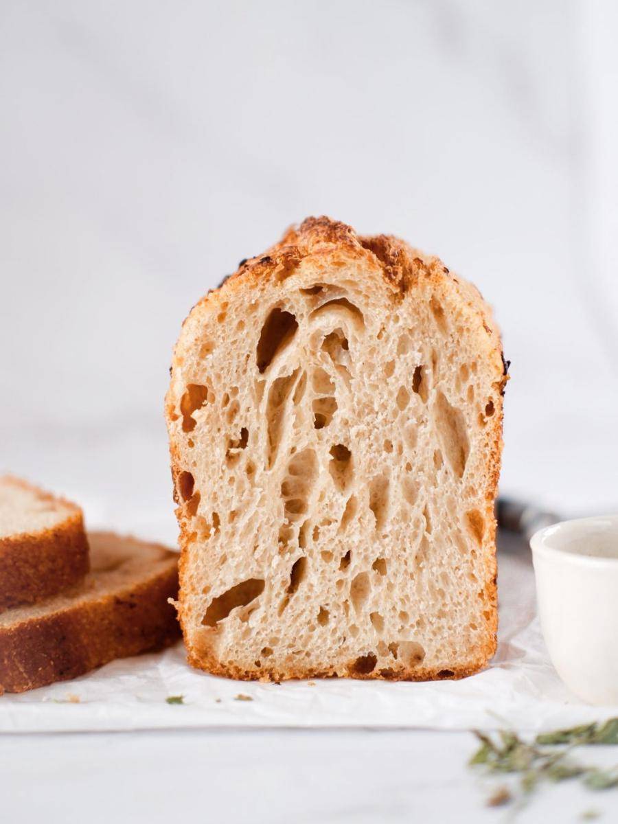 Ilustrasi roti tawar homemade (unsplash.com/katemi)