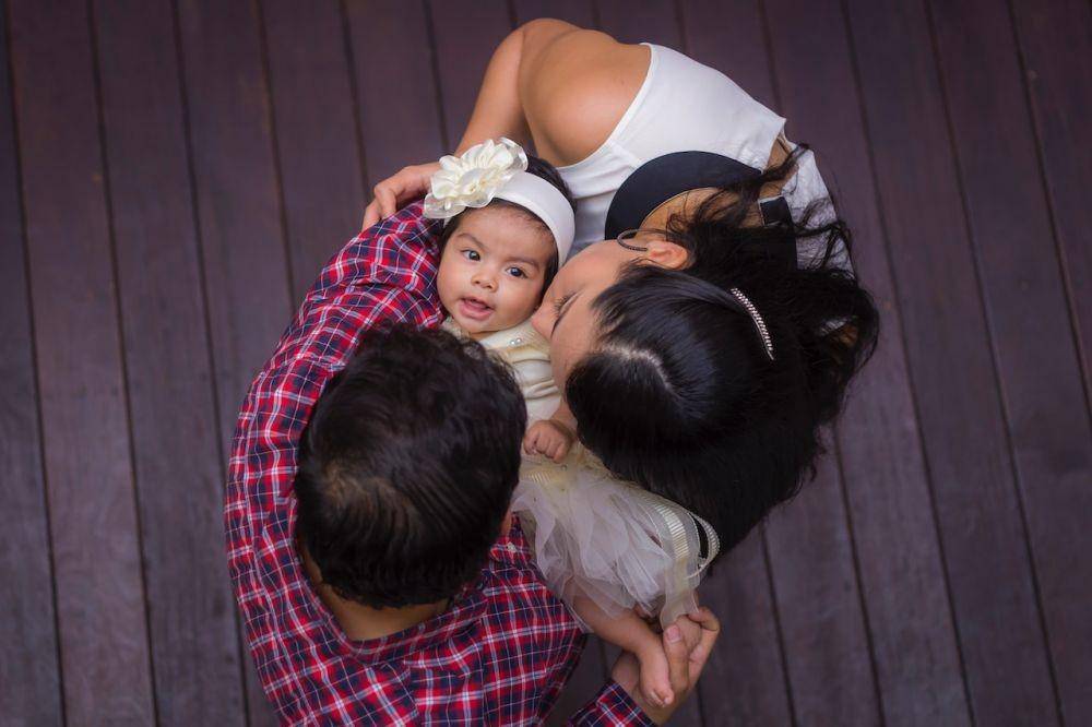 ilustrasi merawat anak dengan kelainan kongenital (pexels.com/Becerra Govea Photo)