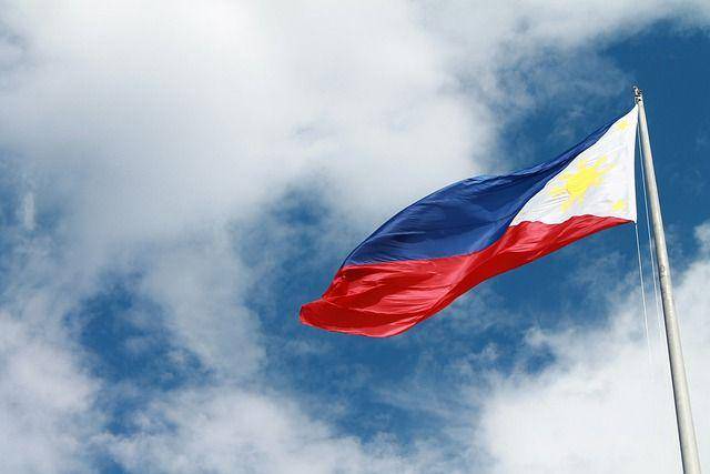Bendera Filipina (pixabay.com/titus_jr0)
