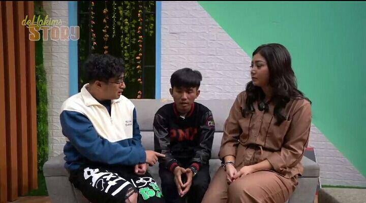 Tiko hadir di acara televisi dan podcast artis. (youtube.com/deHakims Story)