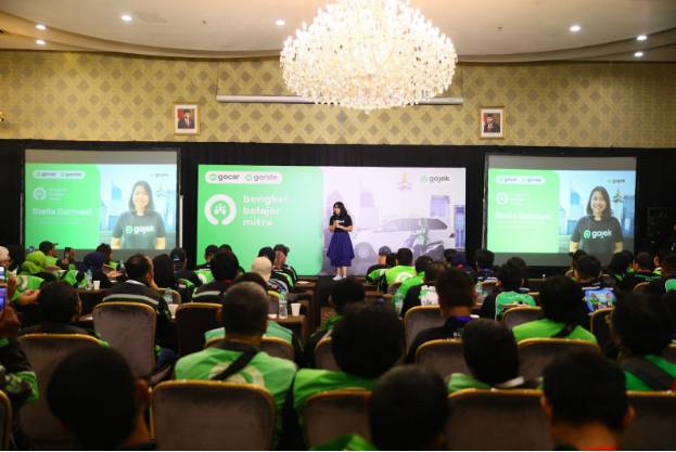 Caption foto: Head of Global Marketing Ride & Transport Brand Experience Gojek, Stella Darmadi, saat membuka kegiatan Diskusi Media Bengkel Belajar Mitra di Hotel Cosmo Amaroossa, Jakarta, Kamis (12/1/2023). (Dok. Gojek)