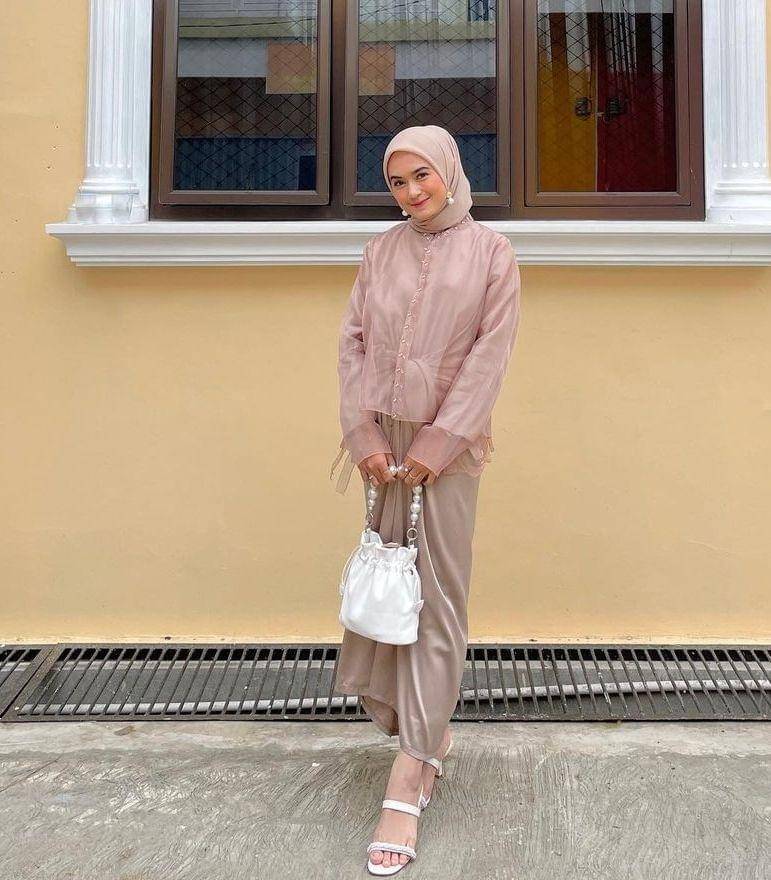 OOTD kondangan Savina Fauzulina (instagram.com/savinafauzulina)
