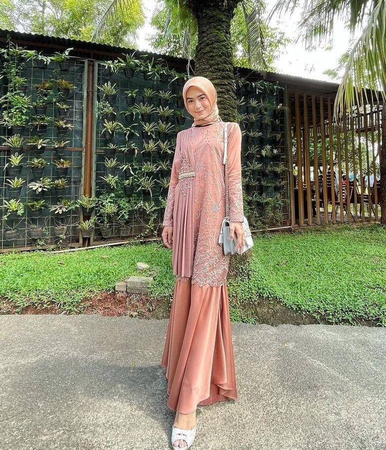 OOTD kondangan Savina Fauzulina (instagram.com/savinafauzulina)
