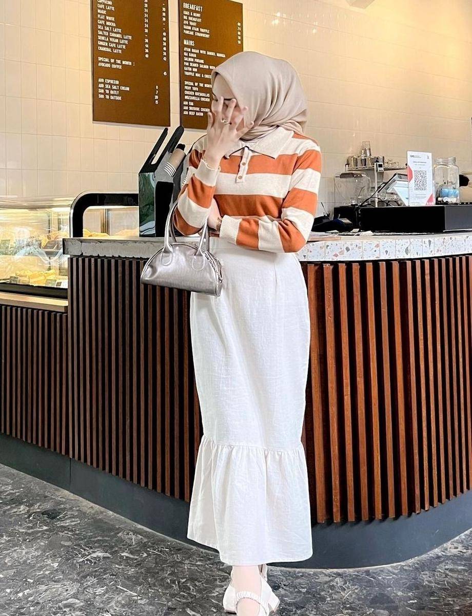 Style rugby shirt (instagram.com/azizahilmi)