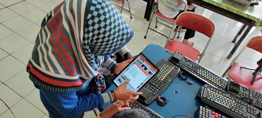 Telkom Berikan Aplikasi i-CHAT ke Lembaga Disabilitas di 7 Kota
