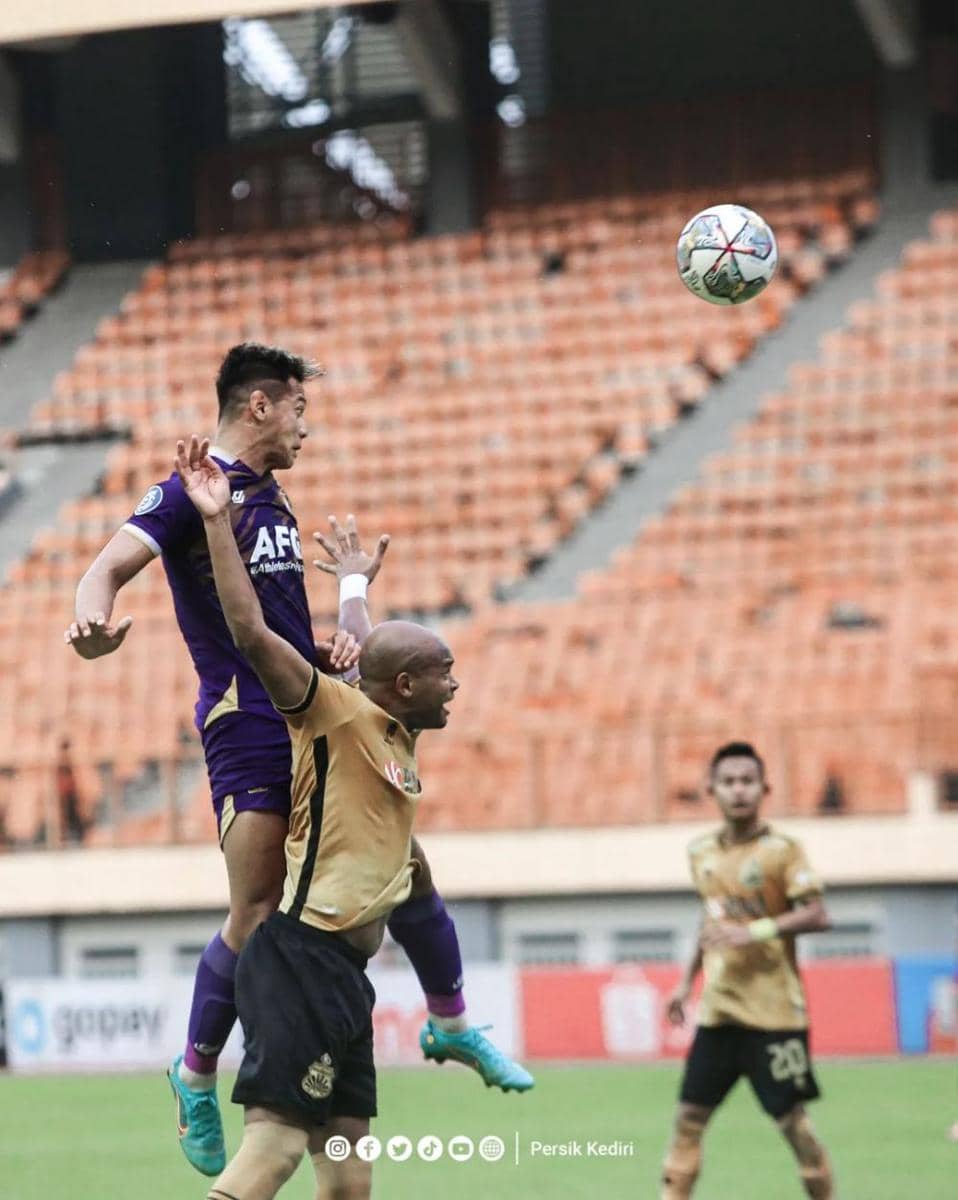 Pemain Persik Kediri saat melawan Bhayangkara FC. instagram.com/persikfcofficial