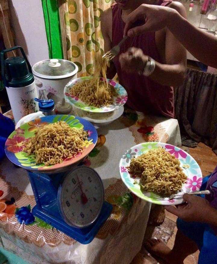 tingkah nyeleneh orang pakai timbangan (instagram.com/id.dagelan)