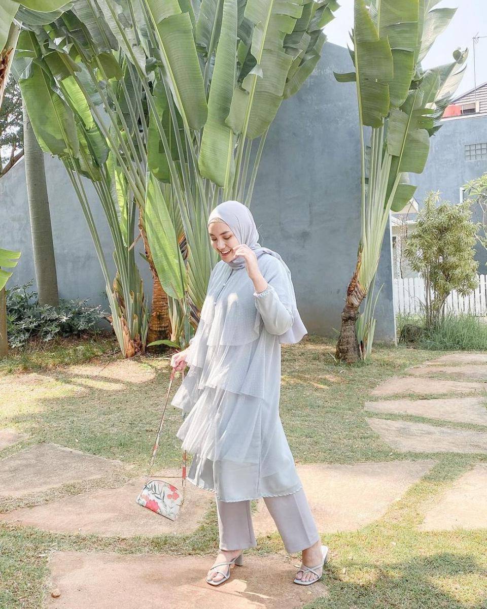 outfit warna pastel ala Ranie Dwi Karlina (instagram.com/raniekarlina)