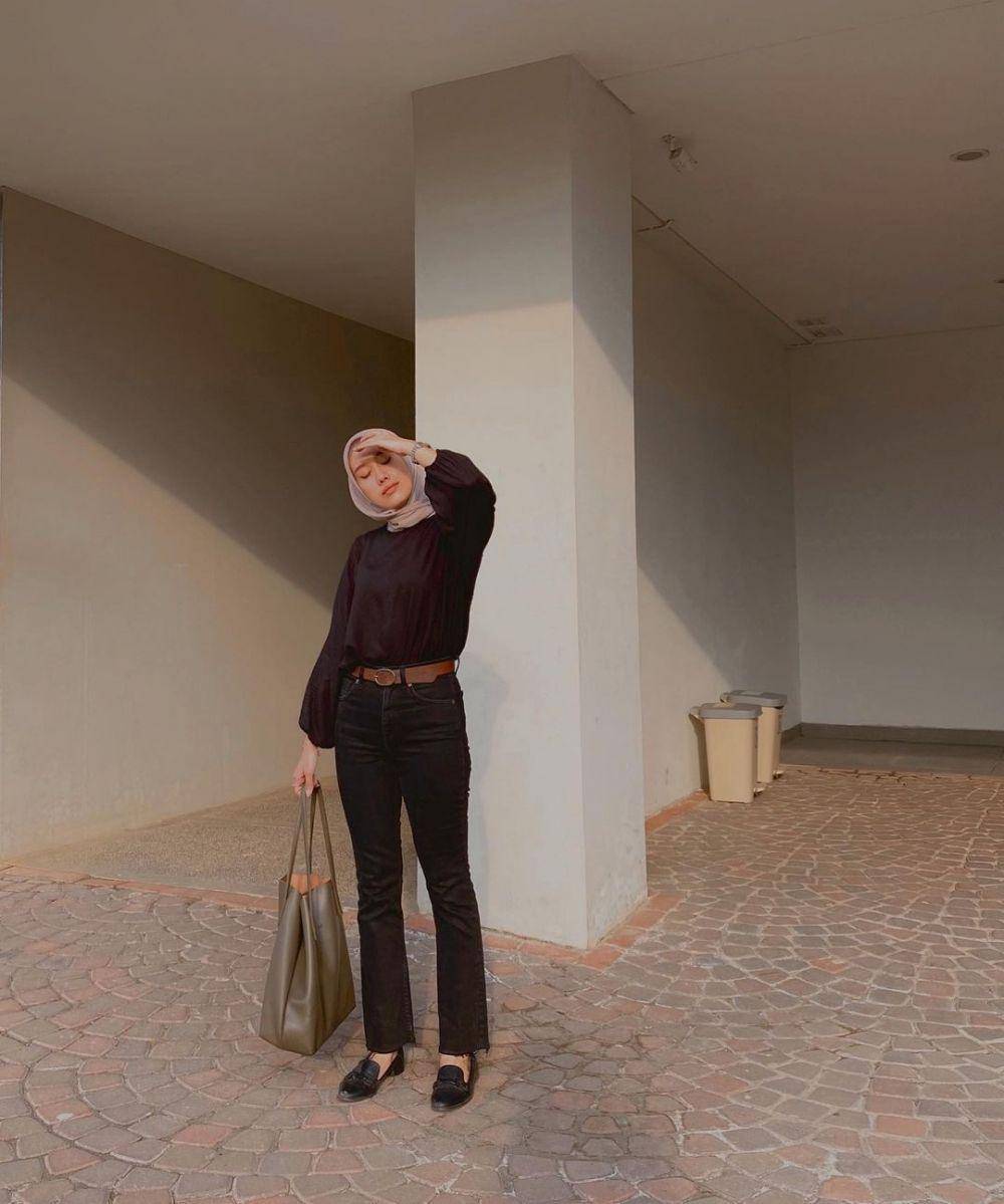 ide outfit kuliah ala selebgram Natasya Delanau (instagram.com/tasyadelanau)