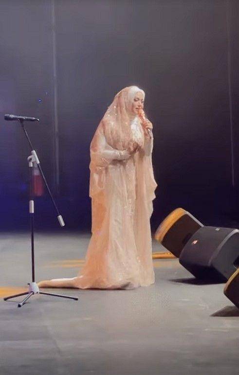 Krisdayanti pakai hijab (Instagram.com/krisdayantilemos)