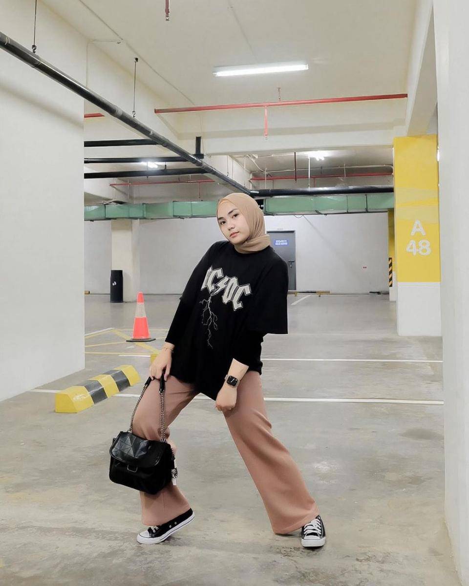 gaya busana simpel ala Ranie Dwi Karlina (instagram.com/raniekarlina)