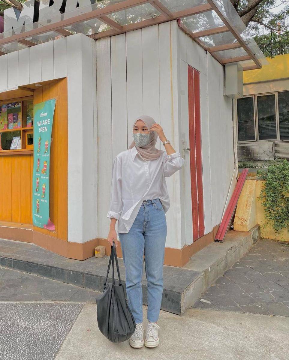 ide outfit kuliah ala selebgram Natasya Delanau (instagram.com/tasyadelanau)