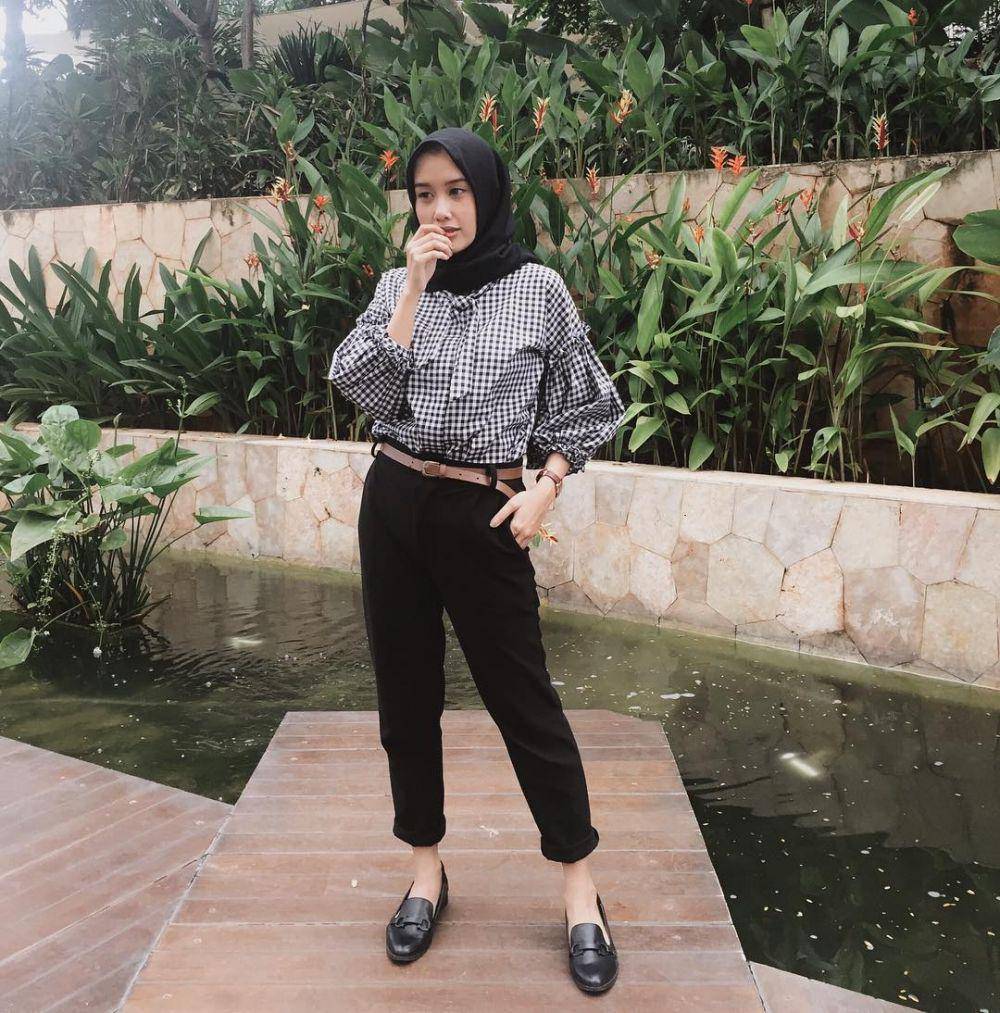 ide outfit kuliah ala selebgram Natasya Delanau (instagram.com/tasyadelanau)