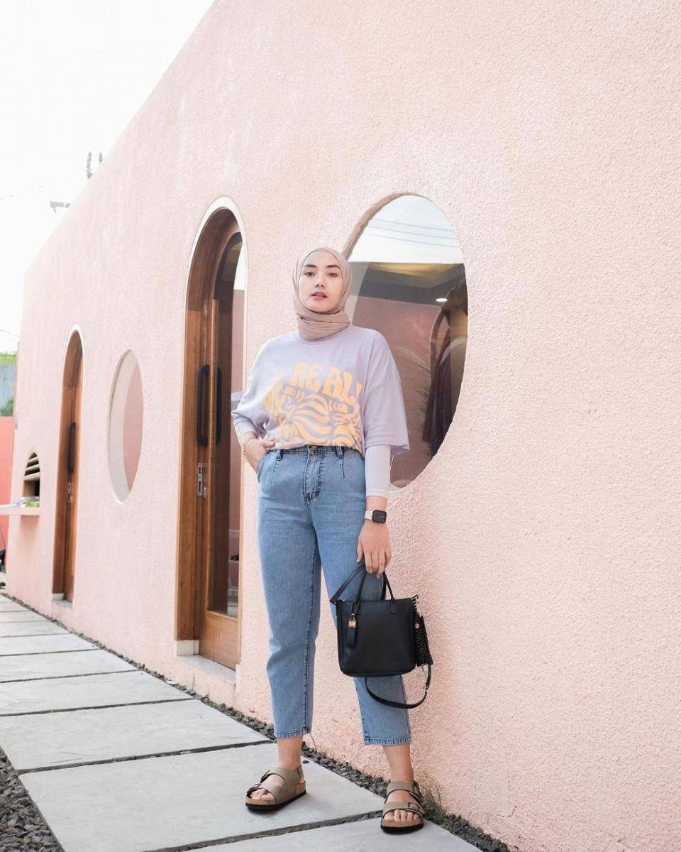 gaya busana simpel ala Ranie Dwi Karlina (instagram.com/raniekarlina)