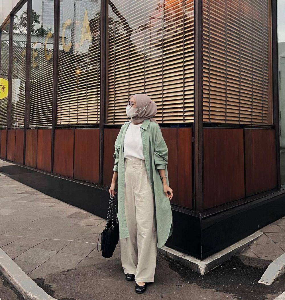 ide outfit kuliah ala selebgram Natasya Delanau (instagram.com/tasyadelanau)