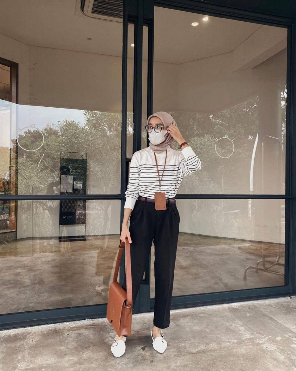 ide outfit kuliah ala selebgram Natasya Delanau (instagram.com/tasyadelanau)