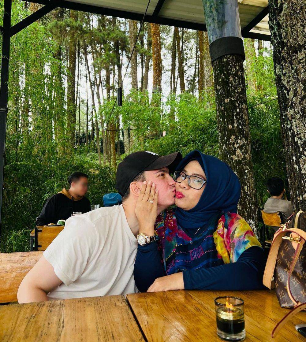 potret Endy Arfian dan ibunya (instagram.com/endyarfian22/)