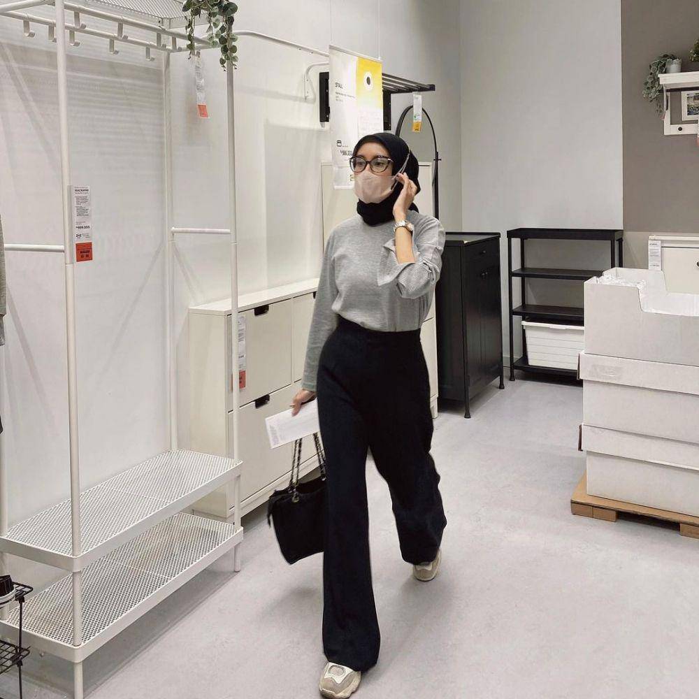 ide outfit kuliah ala selebgram Natasya Delanau (instagram.com/tasyadelanau)