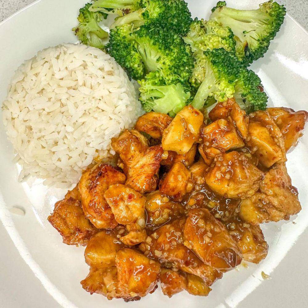 orange chicken (instagram.com/_britt_lopez)