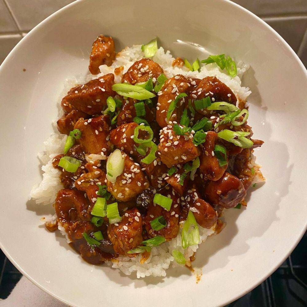 orange chicken (instagram.com/kieracantcook)