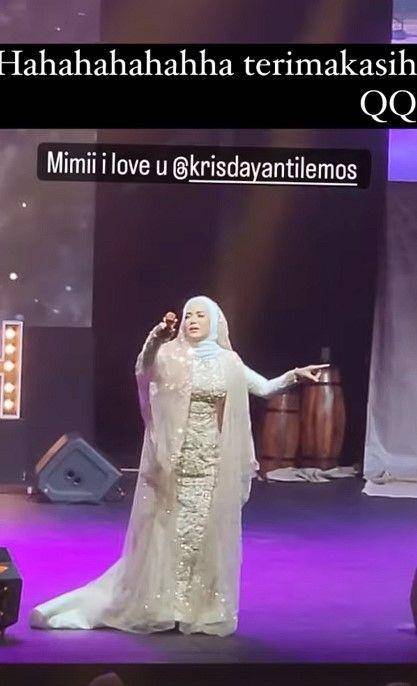 Krisdayanti pakai hijab (Instagram.com/krisdayantilemos)
