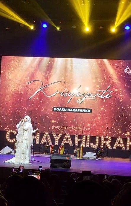 Krisdayanti pakai hijab (Instagram.com/ _ummi_pipik_)